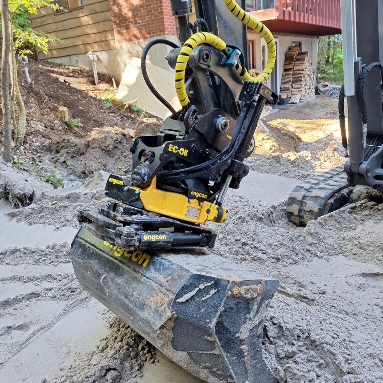 engcon tiltrotator on excavator