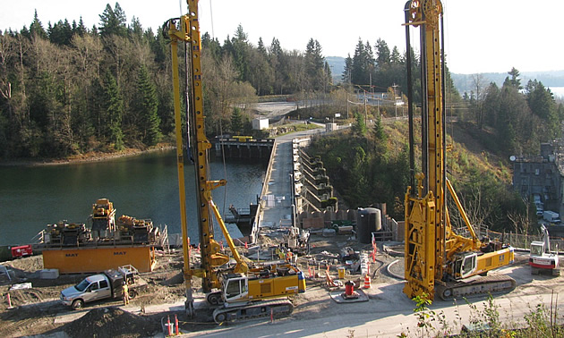 Right abutment geotechnical work. 