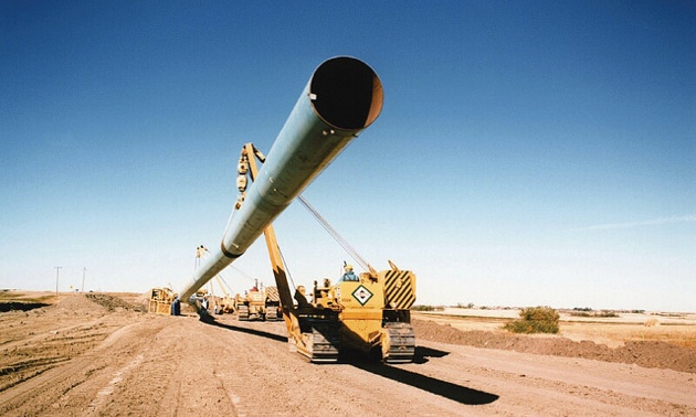 Lowering the pipe of a pipeline. 