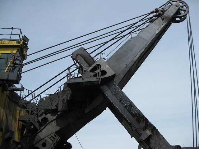 Close up shovel with saddle block.