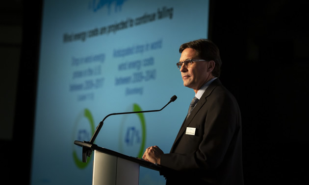 CanWEA President Robert Hornung presents 