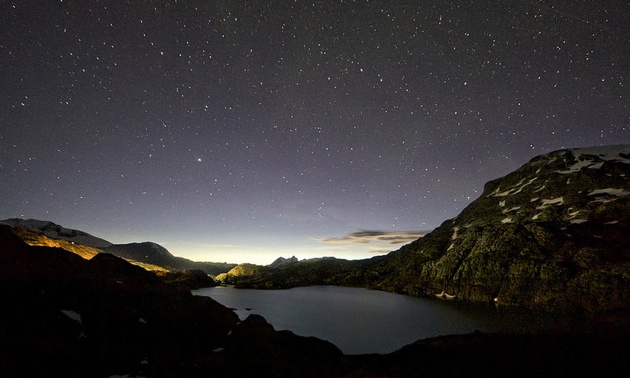 A photo Brucejack lake at night with all the stars shining.