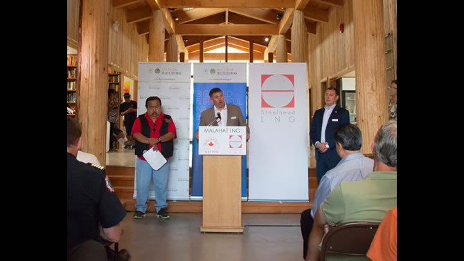 Picture of the signing of the Mutual Benefits Agreement between Steelhead LNG and the Malahat First Nations. 