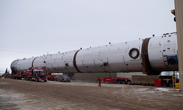 An 820-tonne piece of heavy equipment, called a splitter, left Edmonton on Jan. 6 for its destination in the Industrial Heartland, where it is scheduled to arrive on Jan. 9.