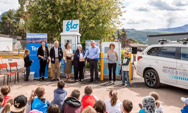 L-R: Megan Lohmann, Community Energy Association; Rob Gay, Chair, Regional District of East Kootenay; Kaylyn Gervais, Manager, Community Relationships East, Columbia Basin Trust; Lois Halko, Councillor District of Sparwood; Larry Davey, Vice President, Planning & Development, Teck; Diane Tammen, Community Relations Manager East Kootenay, BC Hydro.