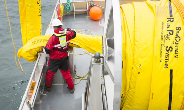 Who pays for spill response organizations in Canada?